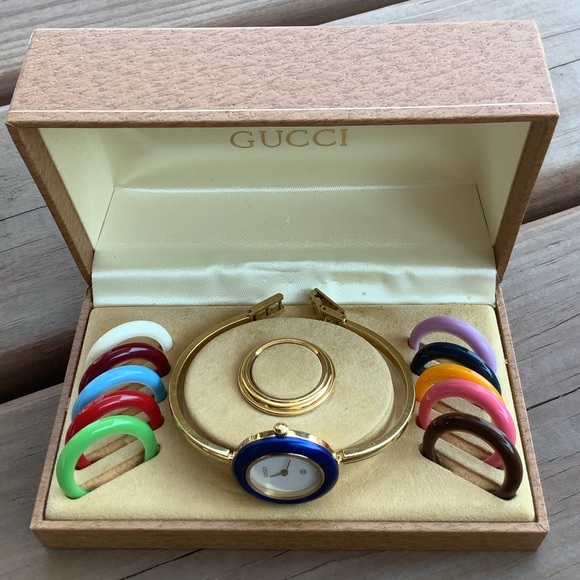 Ladies Gucci watch with interchangeable bezels🌸🌼 - Picture 9 of 14